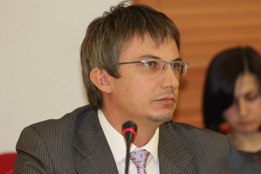 Евгений Матрос: «Если у вас пропал паспорт, на него попытаются повесить максимум кредитов»