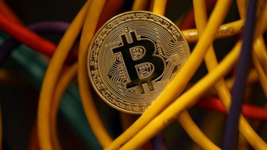 Біткоїн впав нижче $18,2 тис. через сповільнення інфляції у США