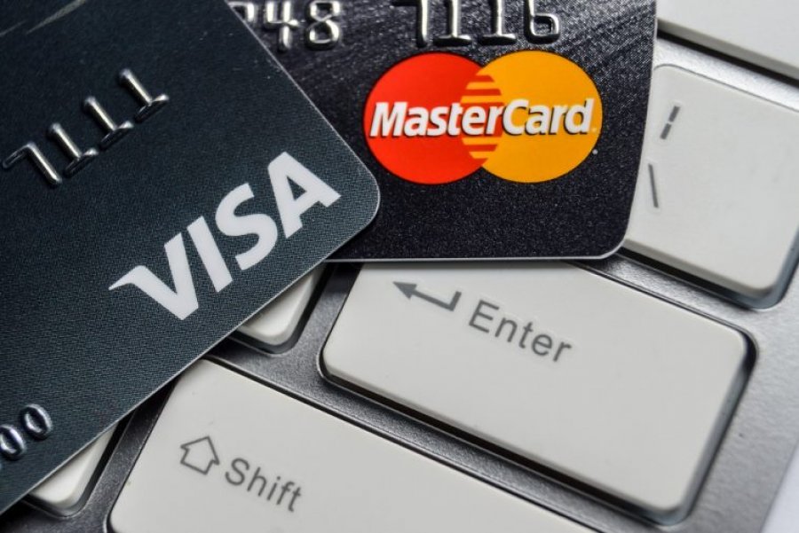 В Крыму прекратили выпуск карт Visa и MasterCard