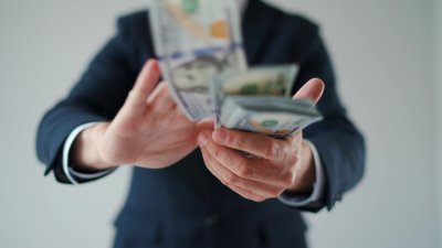 Нацбанк міг продати $520 млн у перший день керованої гнучкості курсу