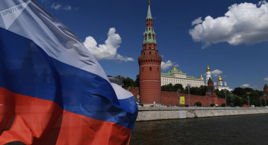 Украинцы отправили в Россию почти каждый второй доллар