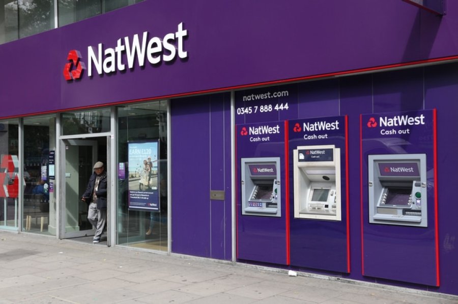 Британський банк NatWest скорочує частку держави