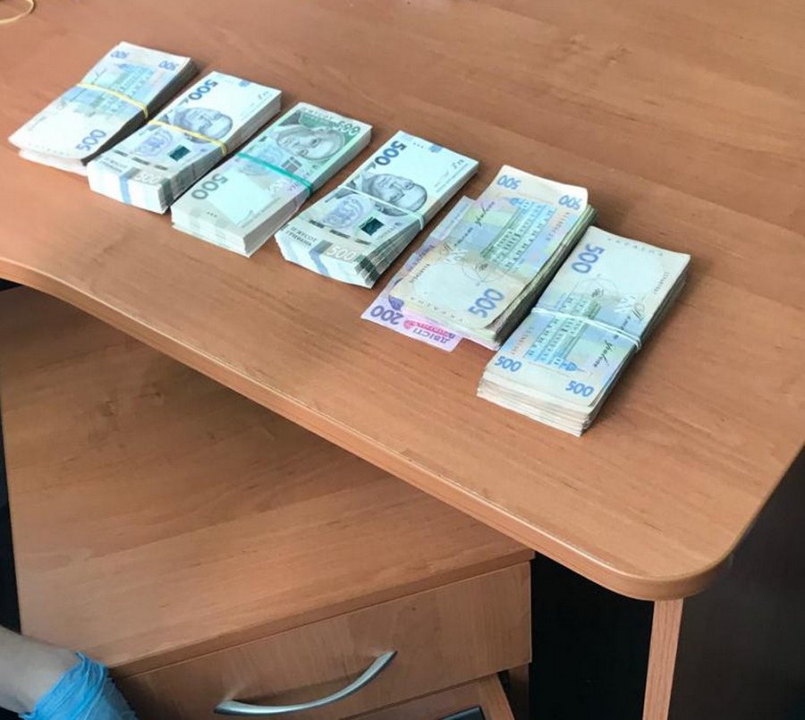 Двух чиновников «Укрзализныци» задержали на взятке