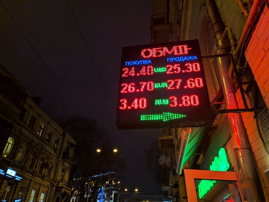 Готівковий долар в новорічні свята буде коштувати до 26 грн