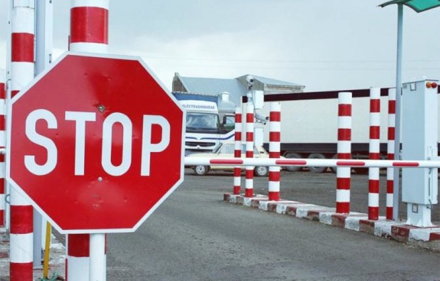 Украина вводит запрет на поставки товаров и услуг в Крым