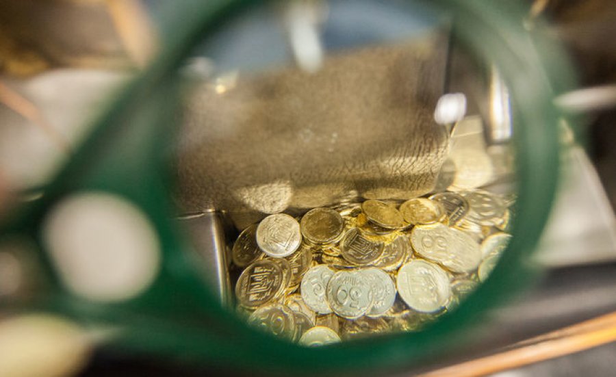 Доходы госбюджета в апреле упали на 11,6%