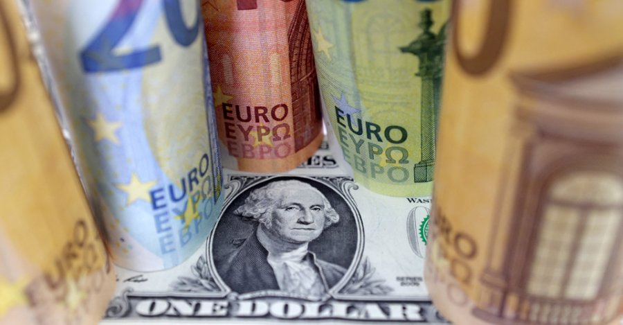 Чиста купівля валюти населенням перевищила $390 млн у листопаді