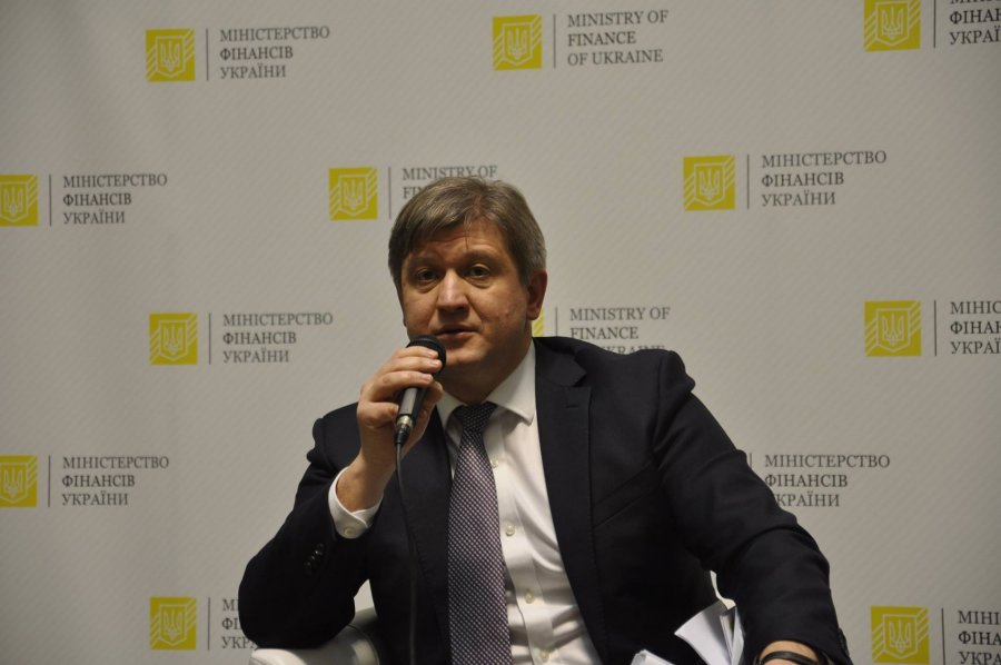 Министр финансов Данилюк требует отставки Луценко