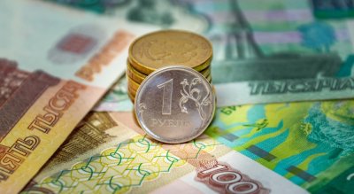 Рубль штучно став найефективнішою валютою