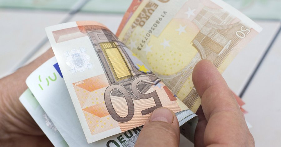 Курс євро опустився до рекордного мінімуму