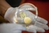 Українці масово здають запаси монет 25 копійок