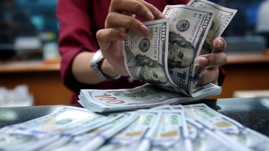 Гривня вперше офіційно девальвувала вище 41 грн/$