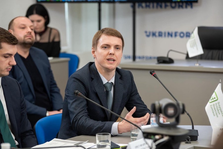 Заступник директора департаменту ліцензування Сергій Савчук