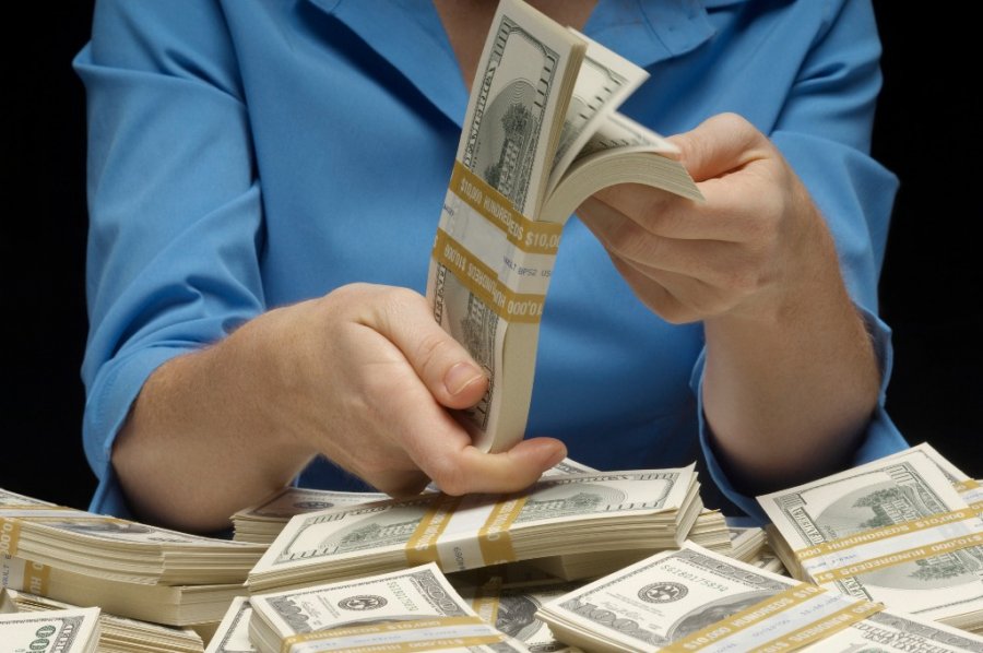 Нацбанк за рік викупив з міжбанку $2,4 млрд
