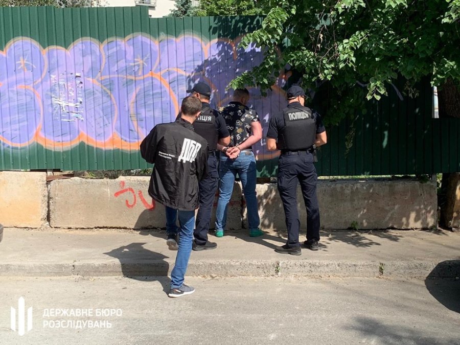 В Киеве два налоговика попались на взятке в $12 тыс.