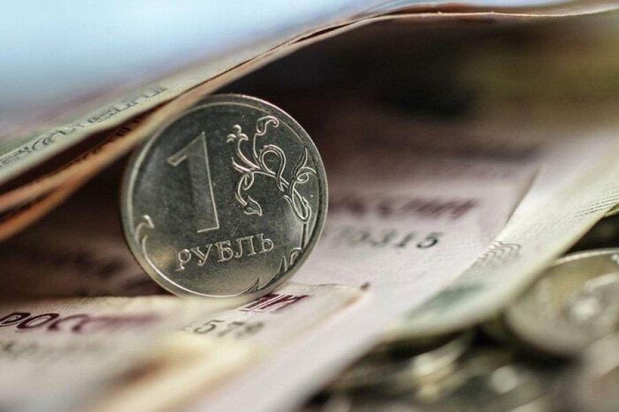 Рубль рекордно обвалився