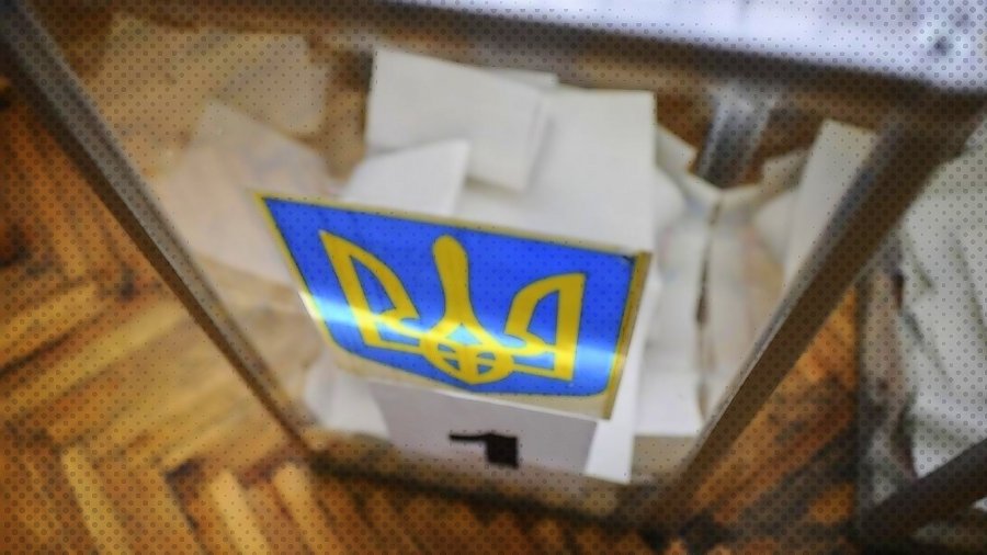 Усі пішли на вибори: працівники банків штурмують місцеву владу