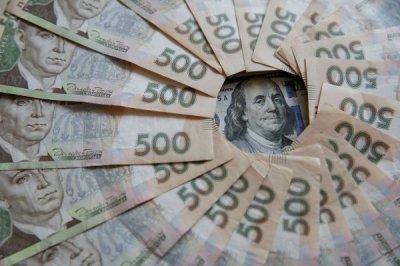 Мінфін прогнозує коливання курсу гривні у межах 10%