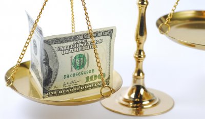 Суд вставляє кредити в колеса
