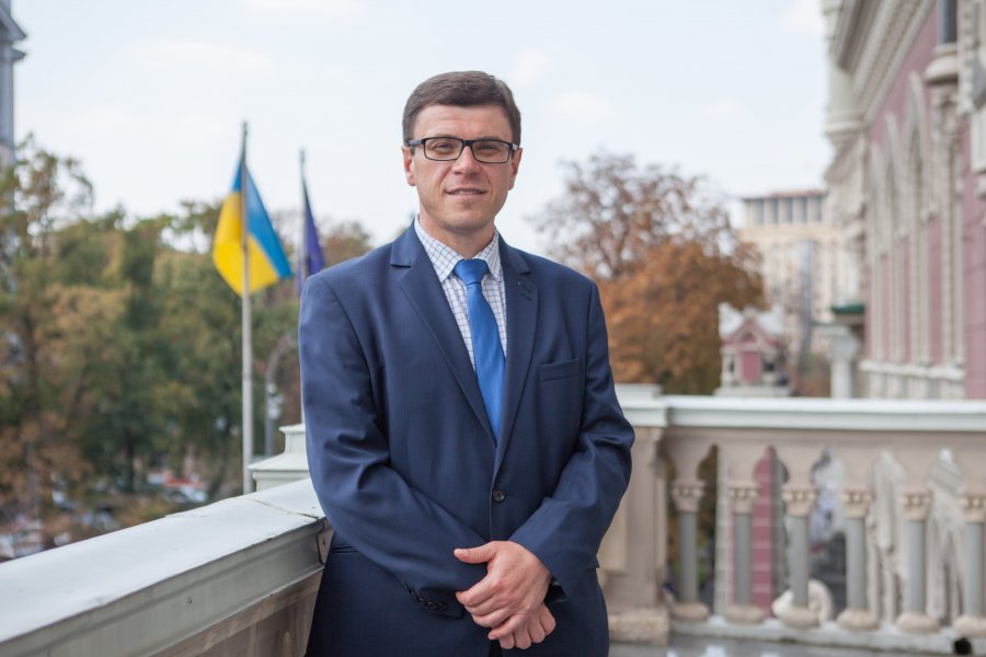 За якою ціною приватизують Ощадбанк