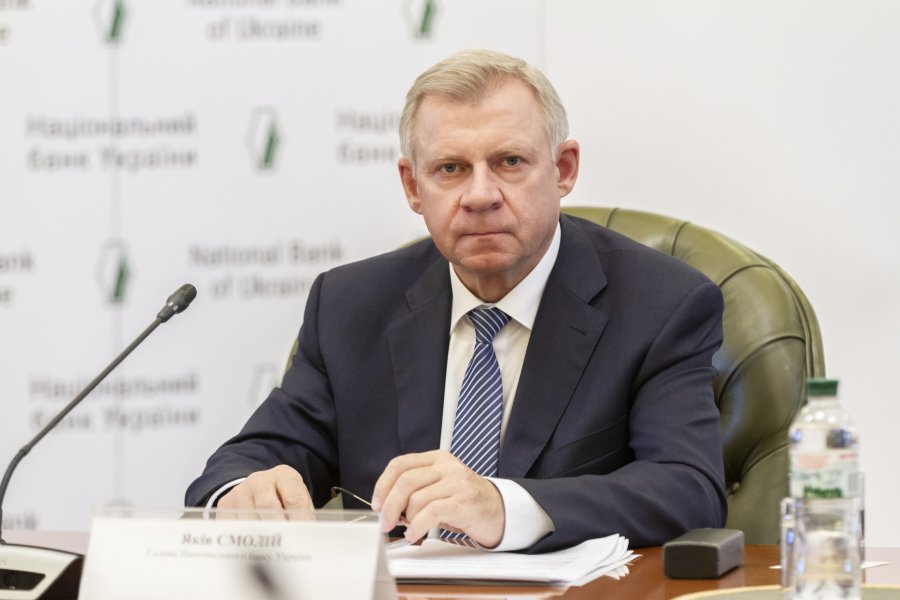 НБУ не будет вводить ограничения в период военного положения