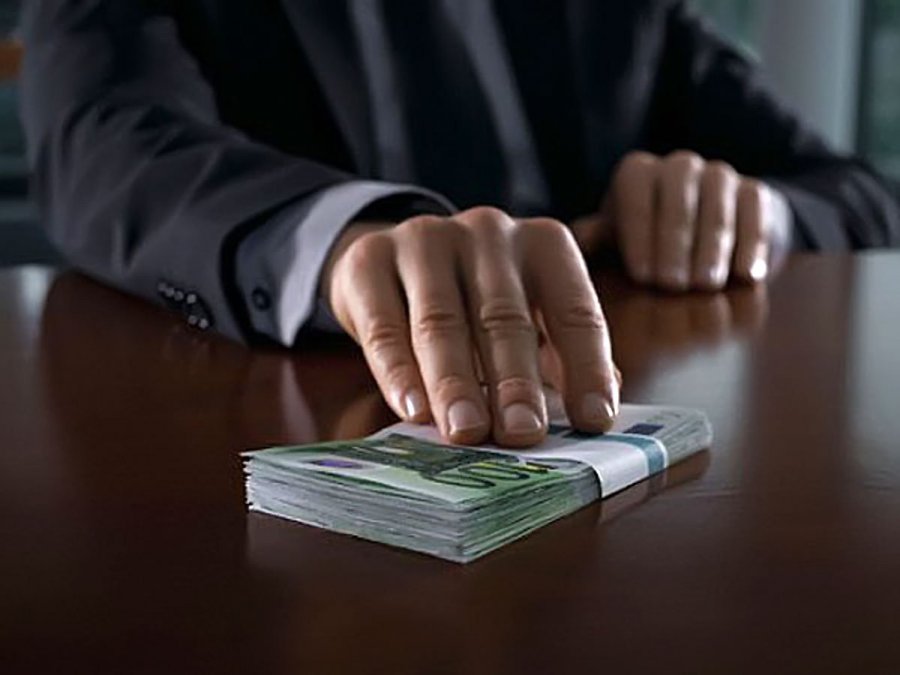 Украинцы вывели за рубеж 3 млн евро
