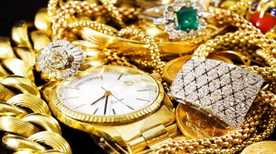 Ціни на золото вперше подолали позначку $3600