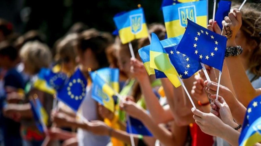 Європарламент рекомендував надати Україні статус кандидата на вступ до ЄС