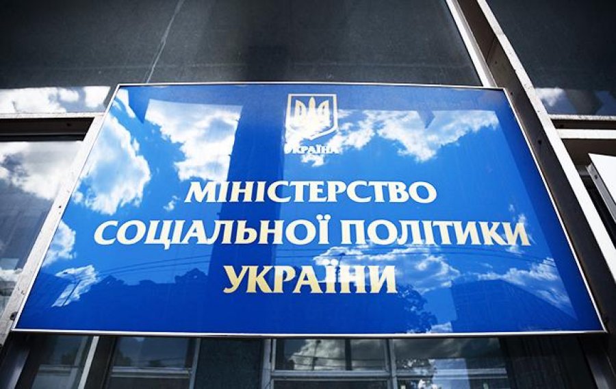 Біженці могли б лишитися податковими резидентами України – Мінсоцполітики