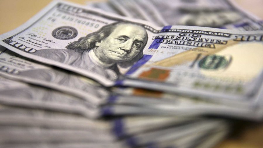 Доллар на межбанке подешевел до 25,49 грн/$