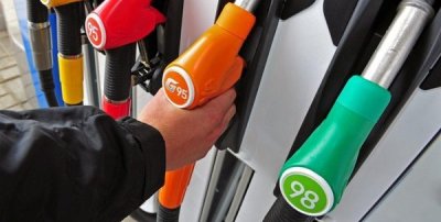 Мережі АЗС одночасно знизили ціни на пальне