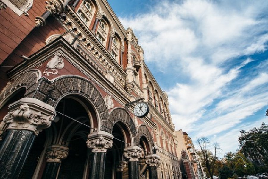 НБУ установил лимит продажи валютной выручки