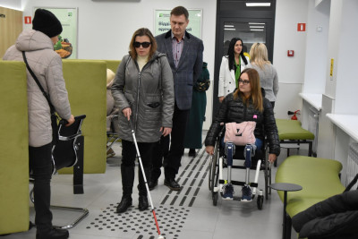 Війна змусила банки звернути увагу на людей з інвалідністю