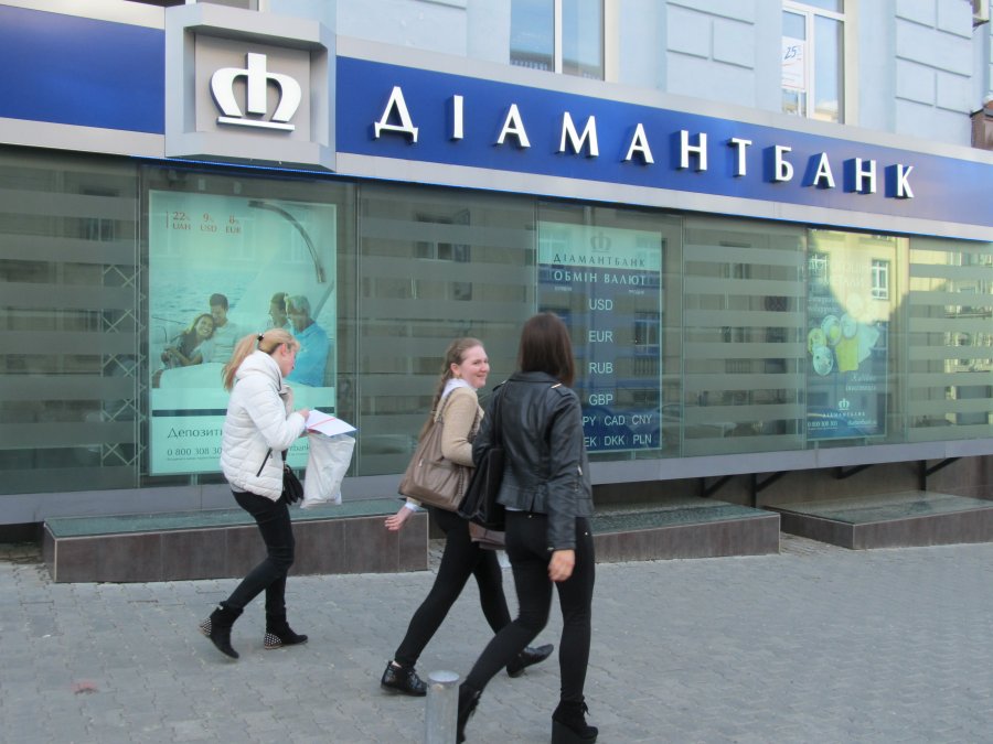 Діамантбанк заплутав схему