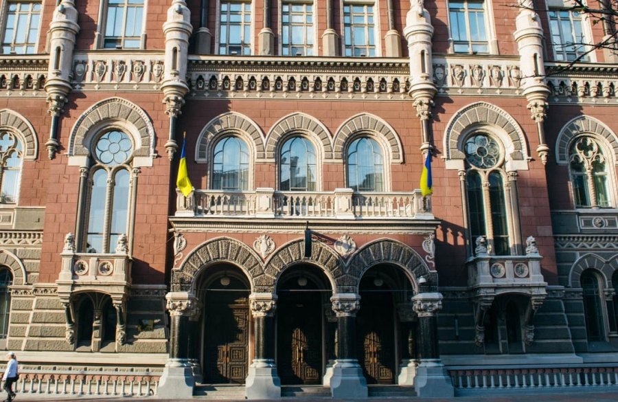 НБУ збільшив продаж валюти у серпні