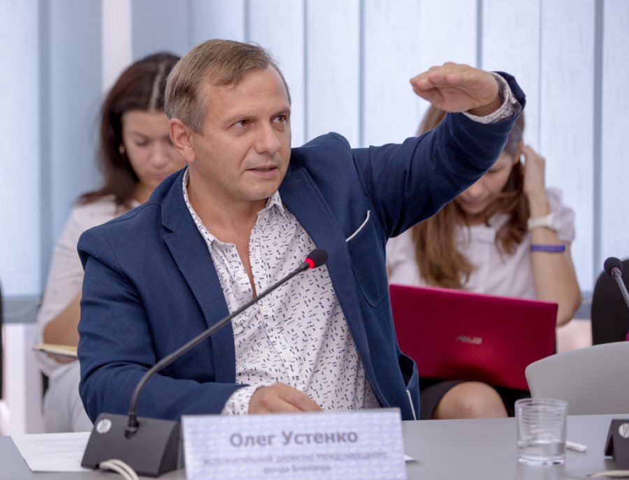 Олег Устенко: «Минимальная потребность в валюте на осень составляет $3 млрд»