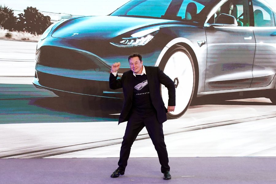 Акції Tesla обвалилися майже на 20% через коронавірус