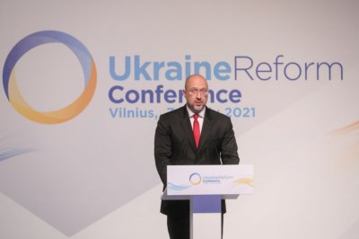 Шмигаль очікує додаткові $10 млрд інвестицій після запуску ринку землі