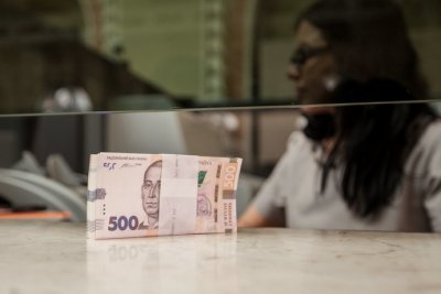 Реальні зарплати українців скоротяться на 25% цьогоріч