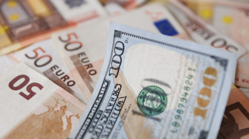 Валютні резерви НБУ в лютому впали майже на $3 млрд
