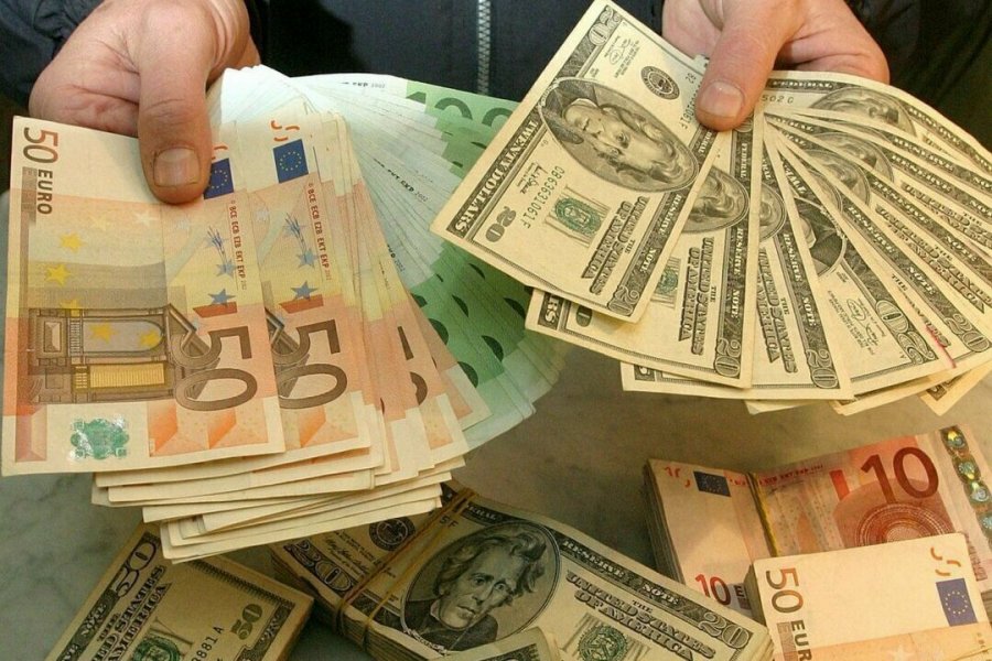 НБУ послабив офіційний курс до 23,83 грн/$