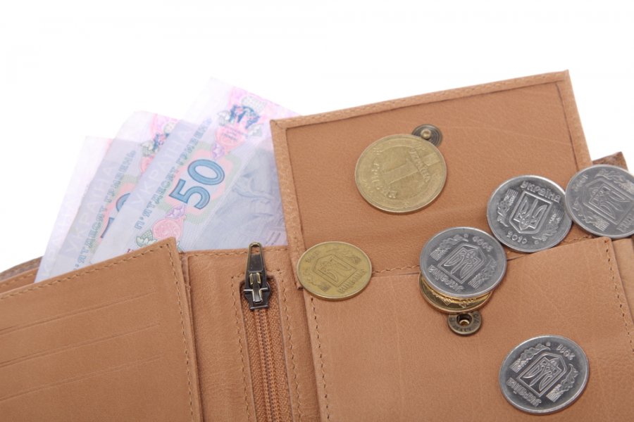 Зарплаты в финансовой сфере снизились на 4,6%
