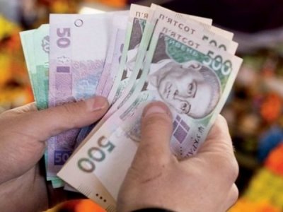 Реальна зарплата українців у жовтні впала на 2,2%