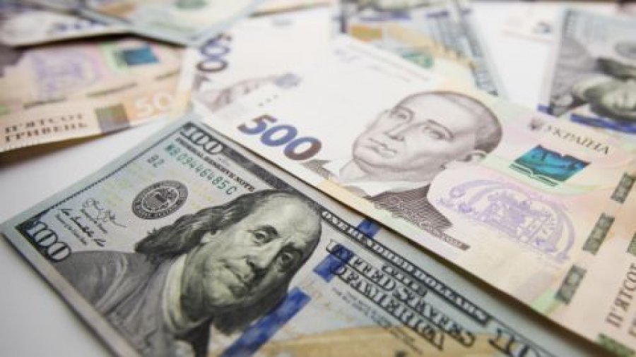 НБУ збільшив продаж валюти з резервів