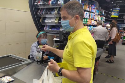 Райффайзен Банк випустить за рік 2 млн кобренд-карток АТБ