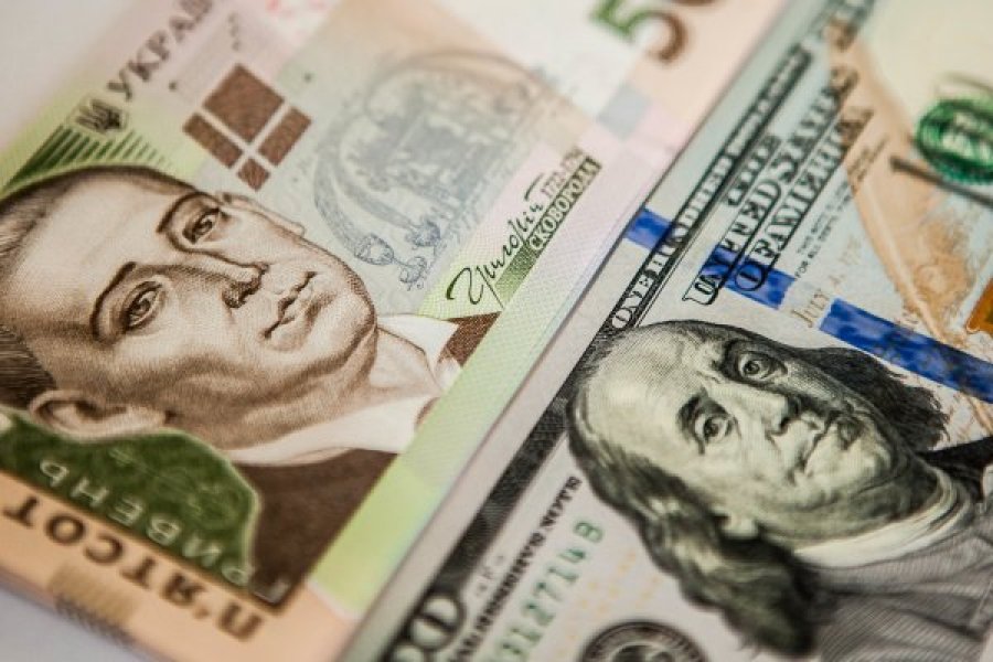 НБУ послабив курс гривні до 24,49 грн/$