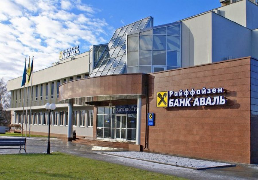 російський Райффайзенбанк братиме комісію у 50% за доларові зарахування