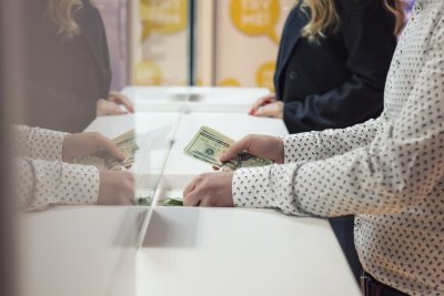 Чиста купівля валюти українцями досягла 11-річного максимуму