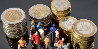 Європейські держоргани дізнаються про українські доходи біженців