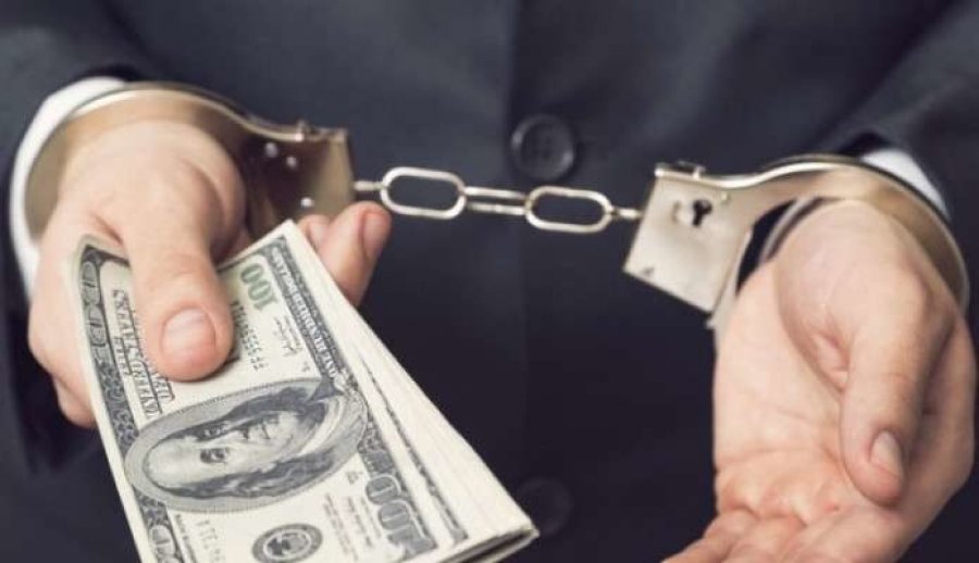 Податківця затримали на отриманні $50 тис. хабаря